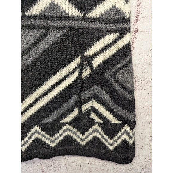 BCBG Max Azria Vintage Acrylic Alpaca Wool Poncho Knit OS Cape Black Gray Geomet - Picture 4 of 10